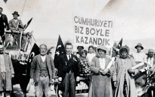 CUHURİYETE BAKARAK, KENDİMLE HESAPLAŞMAK İSTEDİM